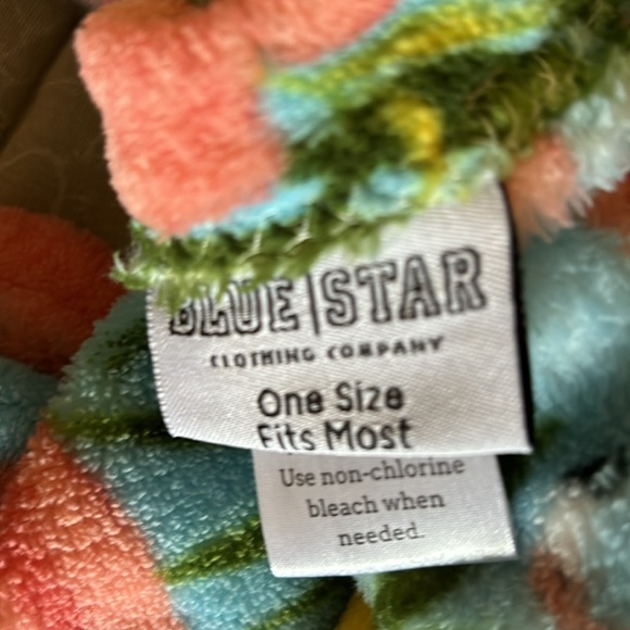 Women’s after shower or beach cover up - Picture 3 of 4